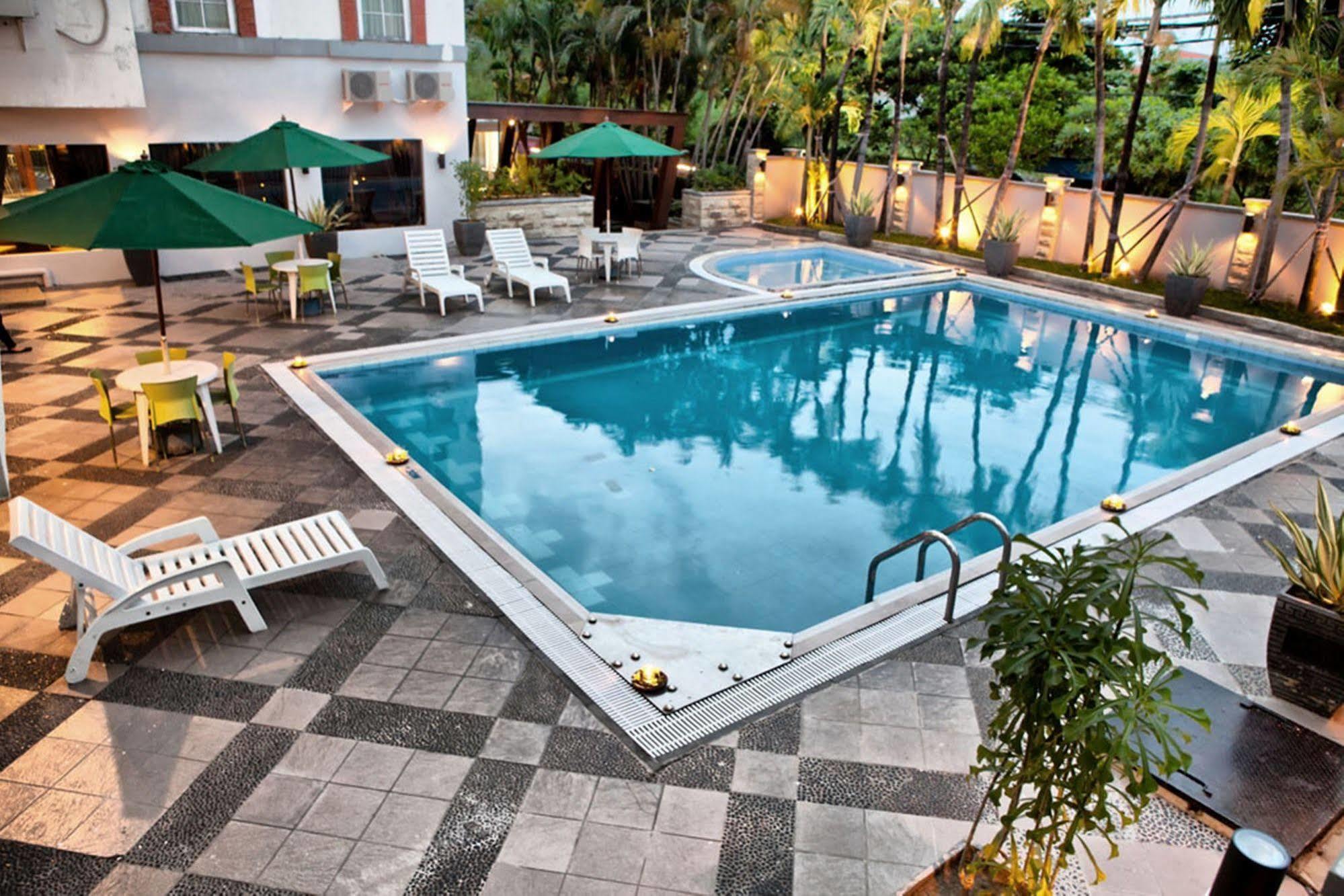 Villa Country Residence Surabaya Exterior foto